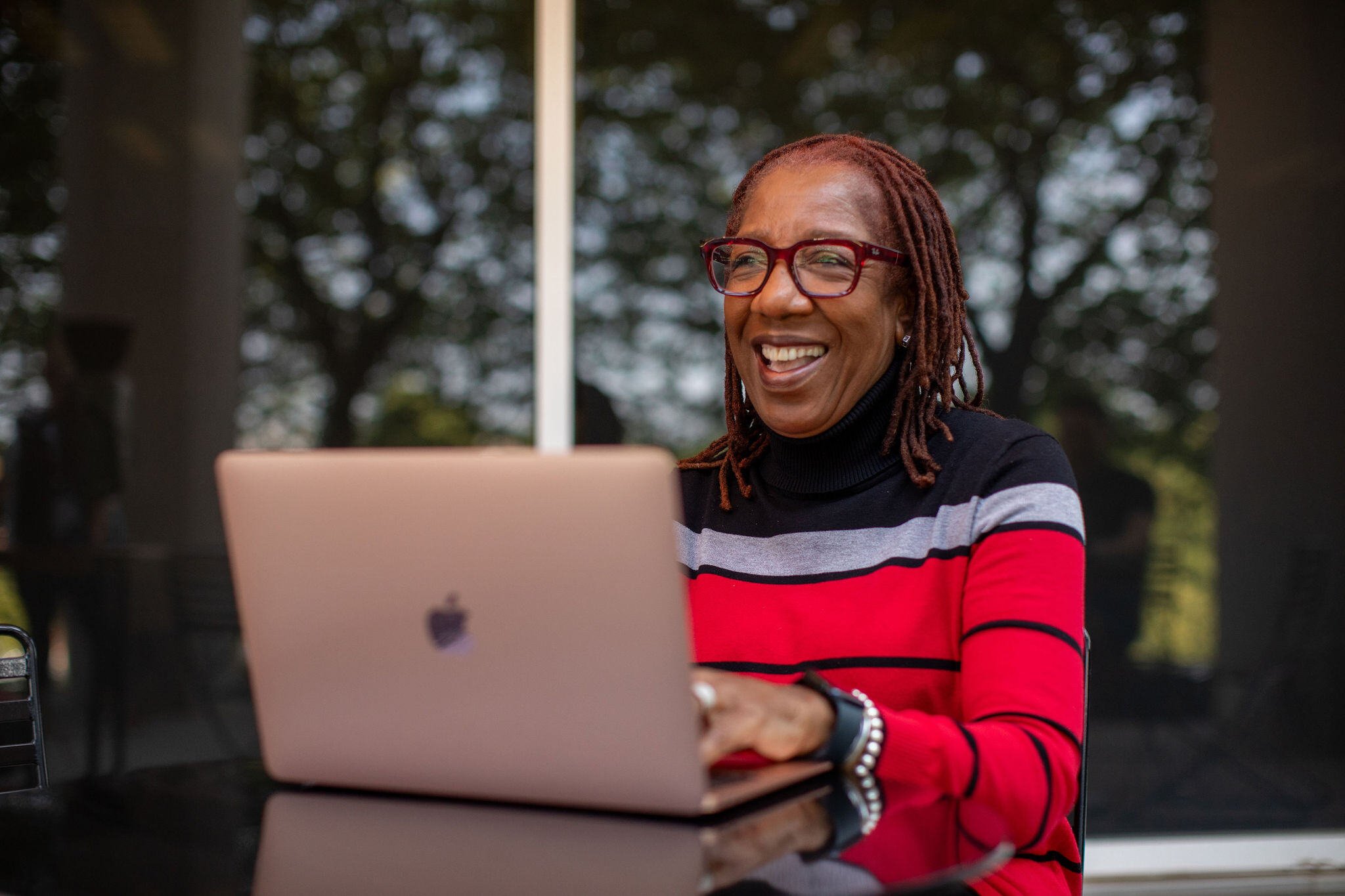 woman-working-at-computer